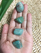 Cargar imagen en el visor de la galería, Amazonite Tumblestones
