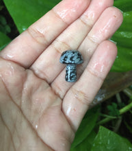 Cargar imagen en el visor de la galería, Mini Crystal Quartz Mushrooms