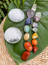 Cargar imagen en el visor de la galería, Selenite Engraved Lotus Flower + Chakra Set 7 Crystals