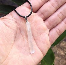 Cargar imagen en el visor de la galería, Selenite Necklace