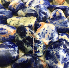 Cargar imagen en el visor de la galería, Sodalite Tumblestones