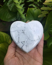 Cargar imagen en el visor de la galería, Howlite Heart Bowl 3.25”