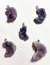 Cargar imagen en el visor de la galería, Amethyst Crescent Moon Druzy Pendant Necklace