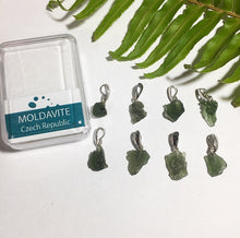 Cargar imagen en el visor de la galería, Raw Moldavite Silver Pendant CERTIFIED