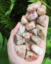 Cargar imagen en el visor de la galería, Sunstone Tumblestones