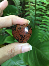 Cargar imagen en el visor de la galería, Mahogany Obsidian Hearts 35mm