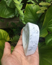 Cargar imagen en el visor de la galería, Howlite Heart Bowl 3.25”