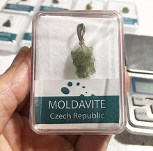 Cargar imagen en el visor de la galería, Raw Moldavite Silver Pendant CERTIFIED
