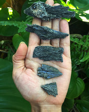 Cargar imagen en el visor de la galería, Black Kyanite Blades