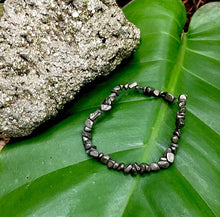 Cargar imagen en el visor de la galería, Pyrite Chips Bracelet