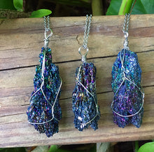 Cargar imagen en el visor de la galería, Rainbow Kyanite Necklace