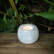 Cargar imagen en el visor de la galería, Selenite Candle Holder