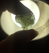 Cargar imagen en el visor de la galería, Moldavite 2.81G
