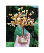 Cargar imagen en el visor de la galería, Orgonite Pyramid Base Gemstones Tree