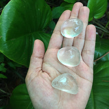 Cargar imagen en el visor de la galería, Crystal Quartz Tumblestones