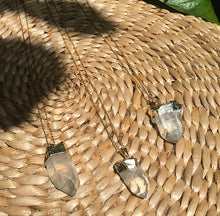 Cargar imagen en el visor de la galería, Crystal Quartz Raw Point Golden Necklace