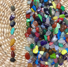 Cargar imagen en el visor de la galería, Chakra Set / 10 Small Crystals