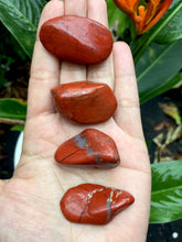Cargar imagen en el visor de la galería, Red Jasper Tumblestones