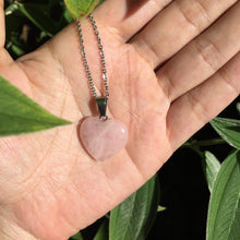 Cargar imagen en el visor de la galería, Heart Quartz Necklace