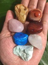 Cargar imagen en el visor de la galería, Onyx Bowl 3” + Chakra Set 7 Medium Crystals