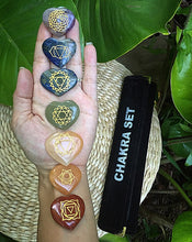 Cargar imagen en el visor de la galería, Engraved Crystal Hearts Chakra Set