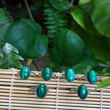 Cargar imagen en el visor de la galería, Malachite White Bronze Ring