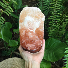 Cargar imagen en el visor de la galería, Himalayan Salt Lamp 7”