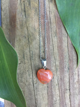 Cargar imagen en el visor de la galería, Heart Quartz Necklace
