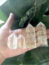 Cargar imagen en el visor de la galería, Crystal Quartz Wand Points
