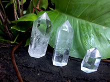 Cargar imagen en el visor de la galería, Crystal Quartz Wand Points