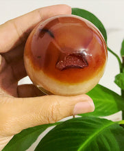 Cargar imagen en el visor de la galería, Druzy Carnelian Agate Sphere 70mm w/ Wood Stand 