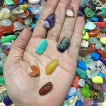 Cargar imagen en el visor de la galería, Chakra Set / 7 Small Crystals