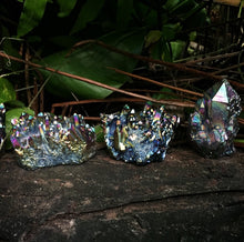 Cargar imagen en el visor de la galería, Rainbow Aura Titanium Quartz Clusters