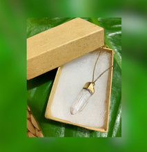 Cargar imagen en el visor de la galería, Crystal Quartz Small Raw Point Gold Plated Necklace