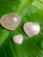 Cargar imagen en el visor de la galería, Rose Quartz Hearts