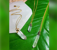 Cargar imagen en el visor de la galería, Crystal Quartz Small Raw Point Gold Plated Necklace