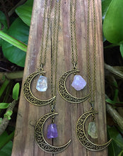 Cargar imagen en el visor de la galería, Crescent Moon Quartz Necklace