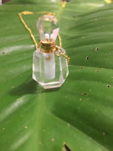 Cargar imagen en el visor de la galería, Natural Quartz Perfume Bottle Necklace