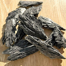 Cargar imagen en el visor de la galería, Black Kyanite Blades