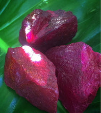 Cargar imagen en el visor de la galería, Pigeon Red Blood Ruby Precious Stones Large