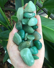 Cargar imagen en el visor de la galería, Green Aventurine Tumblestones