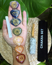 Cargar imagen en el visor de la galería, Reiki Engraved Hearts Chakra Set Bundle