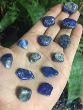 Cargar imagen en el visor de la galería, Sodalite Tumblestones