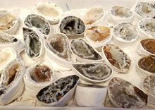 Cargar imagen en el visor de la galería, Agate Oco Mini Geode
