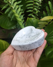 Cargar imagen en el visor de la galería, Howlite Heart Bowl 3.25”