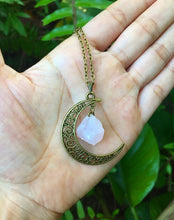 Cargar imagen en el visor de la galería, Crescent Moon Quartz Necklace