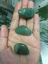 Cargar imagen en el visor de la galería, Green Aventurine Tumblestones