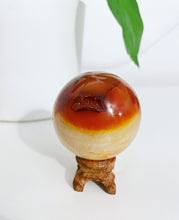 Cargar imagen en el visor de la galería, Druzy Carnelian Agate Sphere 70mm w/ Wood Stand 