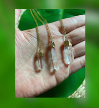 Cargar imagen en el visor de la galería, Crystal Quartz Small Raw Point Gold Plated Necklace