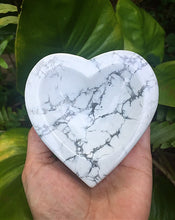 Cargar imagen en el visor de la galería, Howlite Heart Bowl 3 1/2”